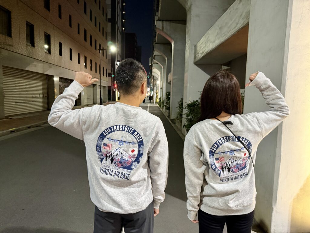 フロストバイトロード 参加賞トレーナーを着て食事へ