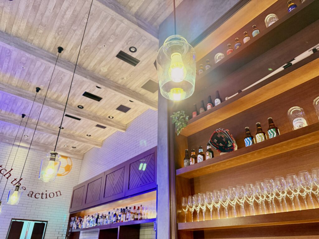 ダブルツリーbyヒルトン東京有明 Brew33 Bar 店内