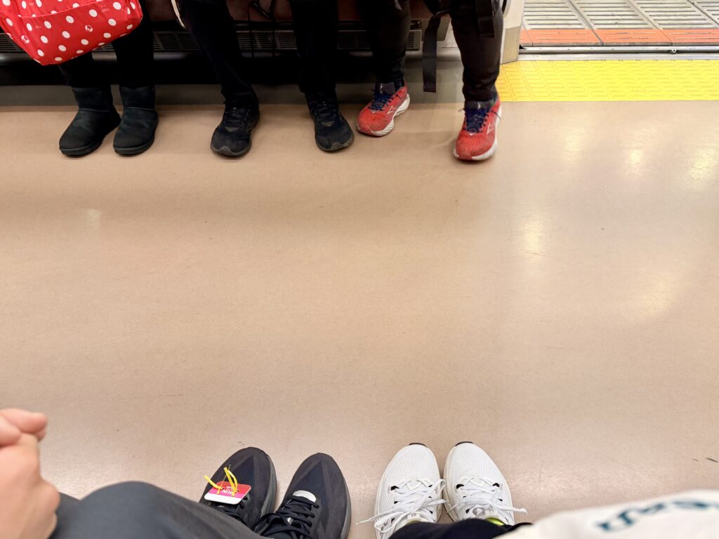 フロストバイトロードレース 東京駅始発で座って移動