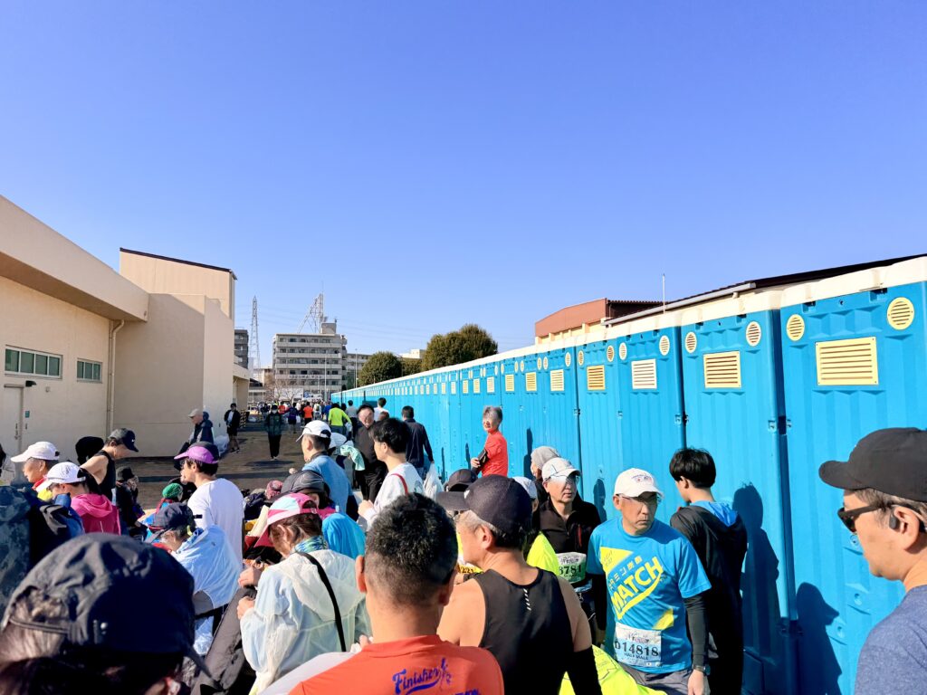 フロストバイトロードレース ずらりと並ぶ仮設トイレ