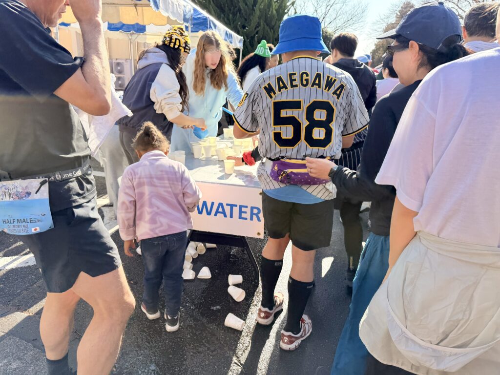 フロストバイトロードレース 給水エリアの様子