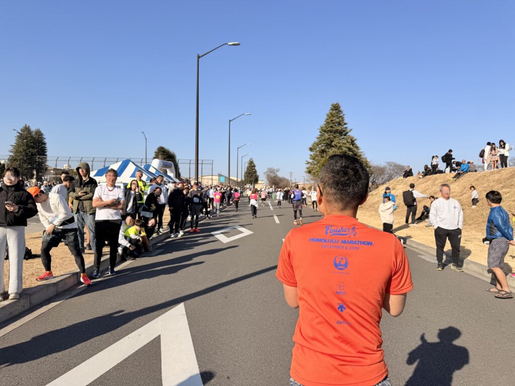 フロストバイトロードレース フィニッシュゲートが見えてきた