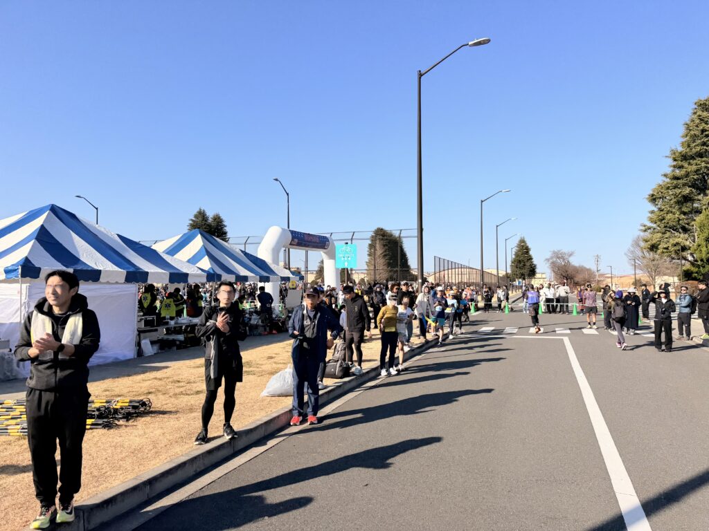 フロストバイトロードレース フィニッシュゲートが見えてきた