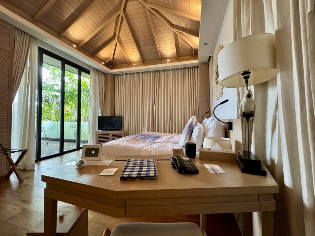 ケープファーンホテルのトロピカルプールヴィラ デスク