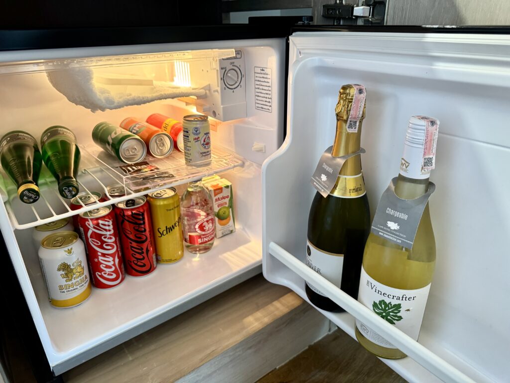 ケープファーンホテルのトロピカルプールヴィラ ミニバーの冷蔵庫
