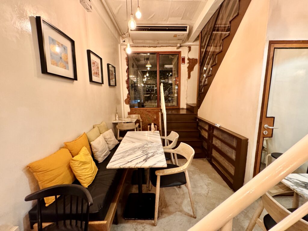 make me mango(メイクミーマンゴー) 店内の様子