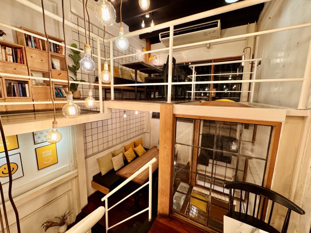 make me mango(メイクミーマンゴー) 店内の様子