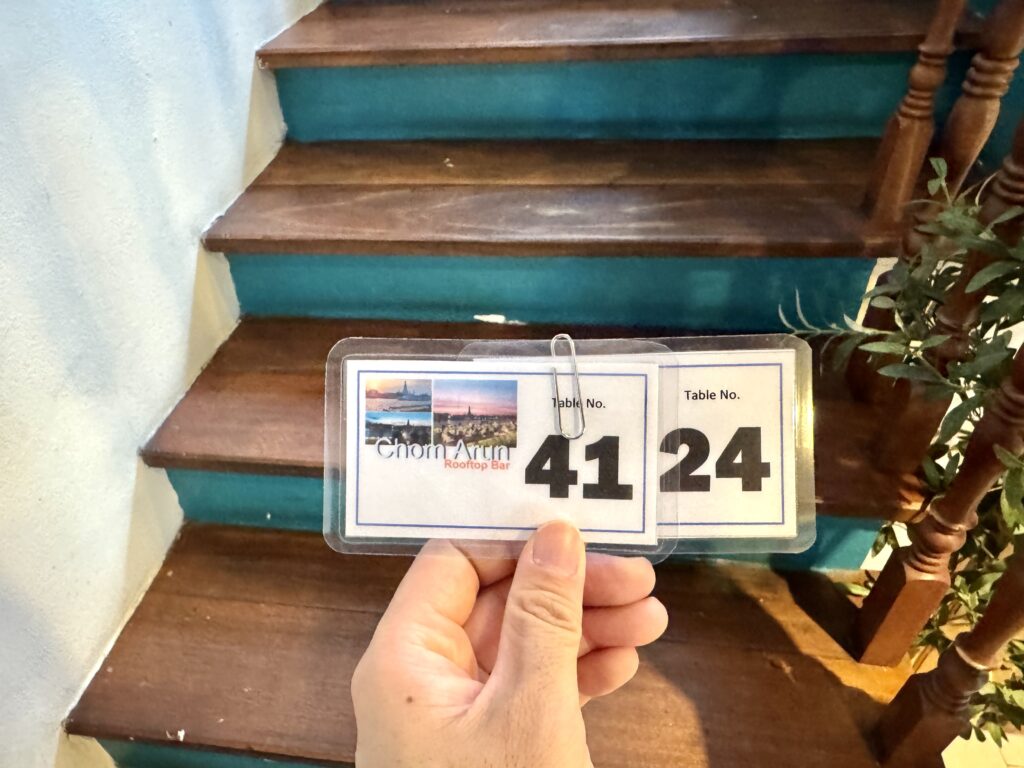 Chom Arun（チョムアルン）の席番号ふだ