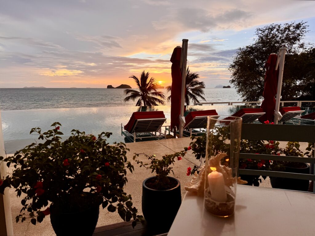 コンラッド コ サムイ アズールからみる夕景