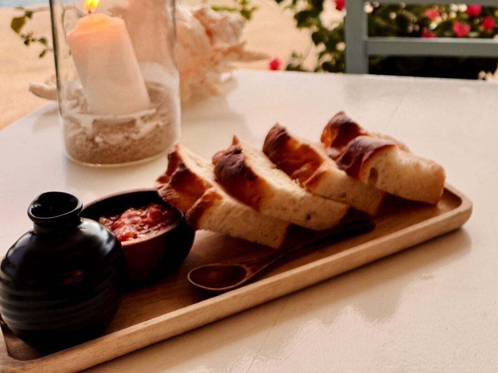 コンラッド コ サムイ 地中海風レストラン「AZURE(アズール)」サービスのパン