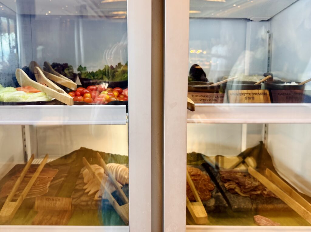 コンラッド コ サムイ サラダとコールドミール