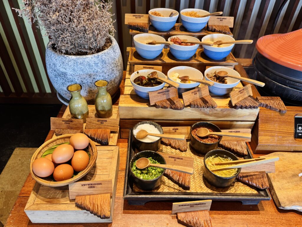 コンラッド コ サムイ 朝食 お粥のトッピング