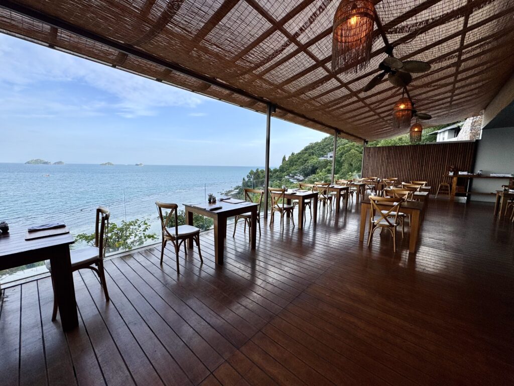 コンラッド コ サムイ 朝食会場の様子