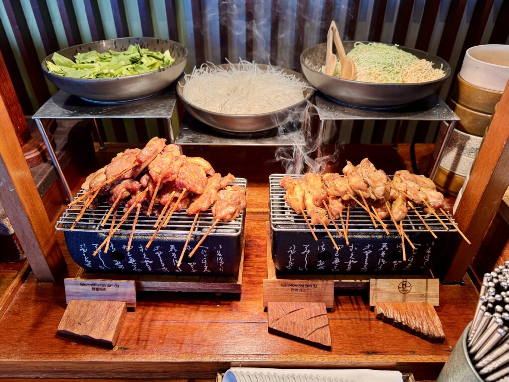 コンラッドコサムイの朝食のサテーとヌードルバー