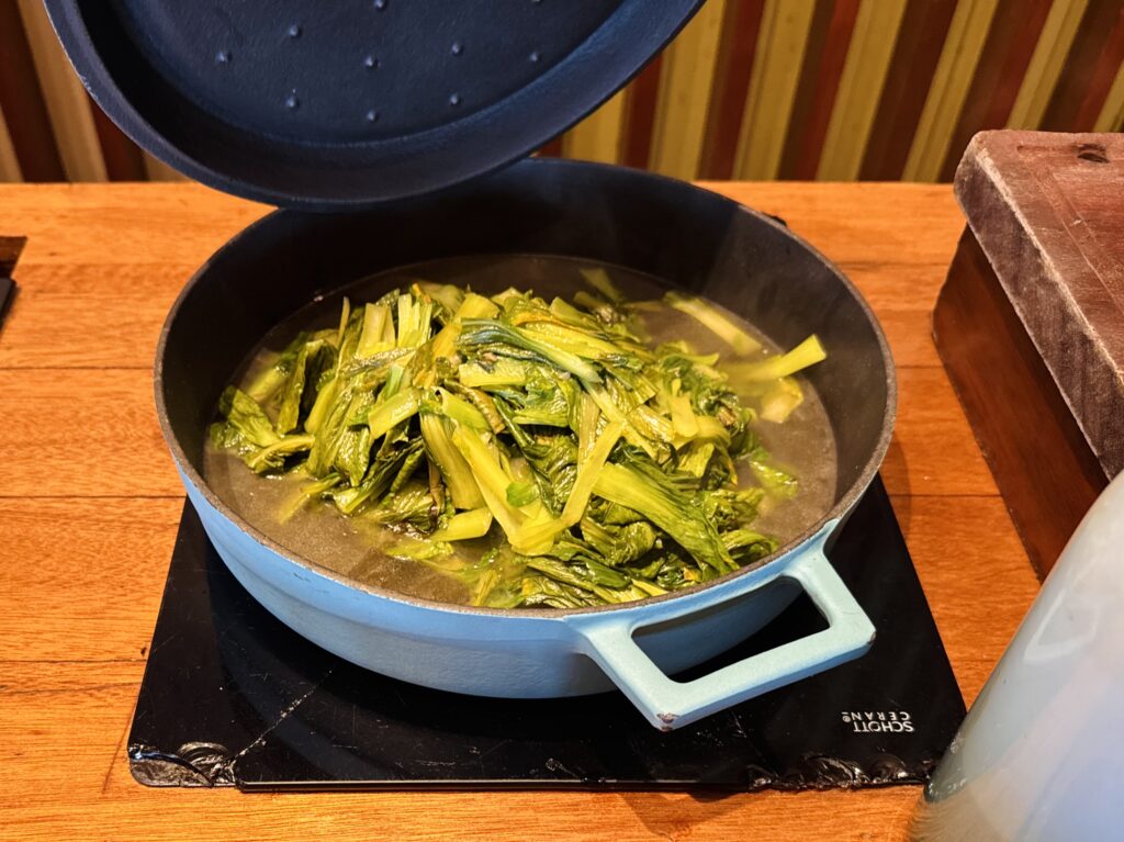 コンラッド コ サムイ 朝食 白菜とニンニクの炒め物