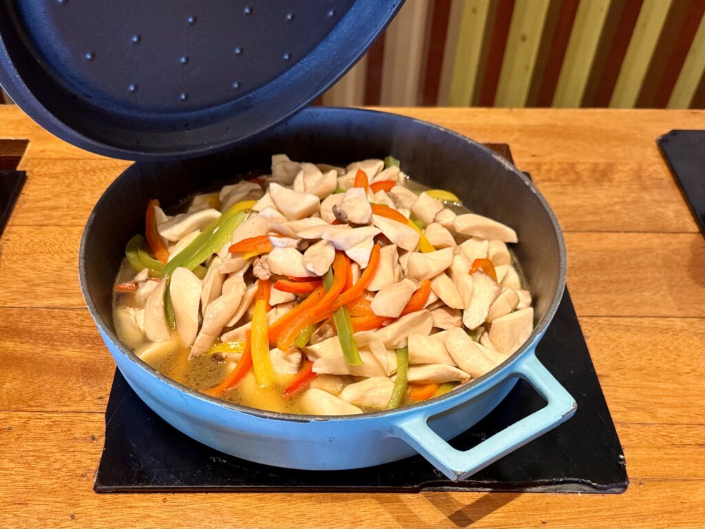 コンラッド コ サムイ 朝食 エリンギとピーマンの炒め物