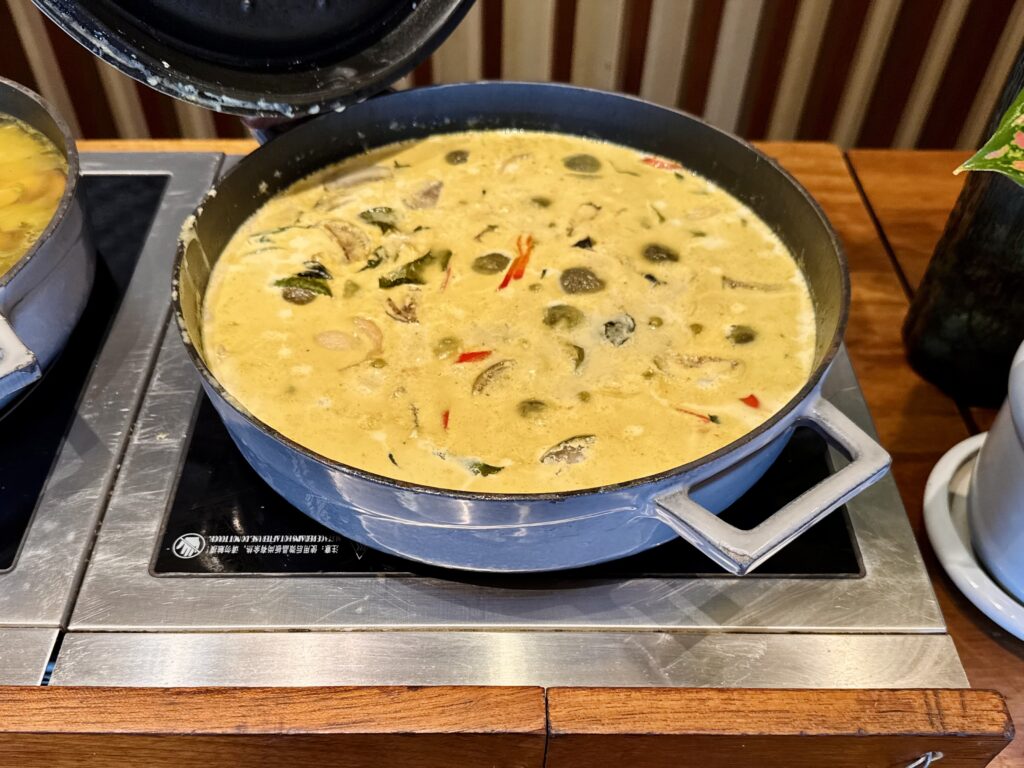 コンラッド コ サムイ 朝食 グリーンカレー