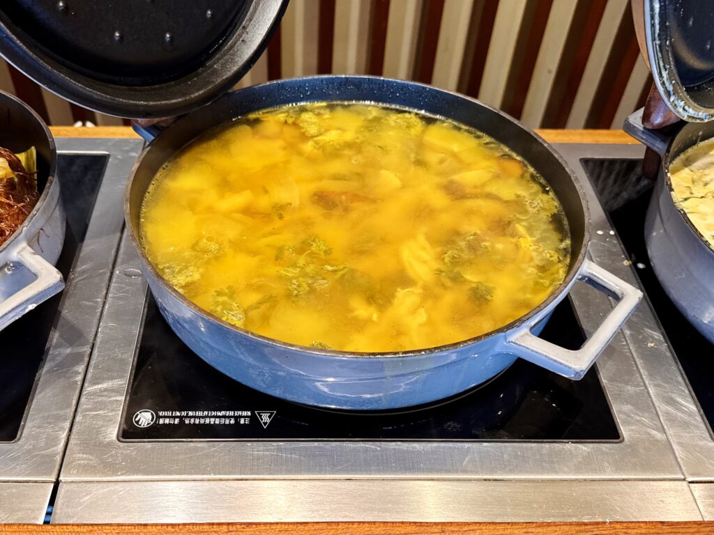 コンラッド コ サムイ 朝食 チキンスープ