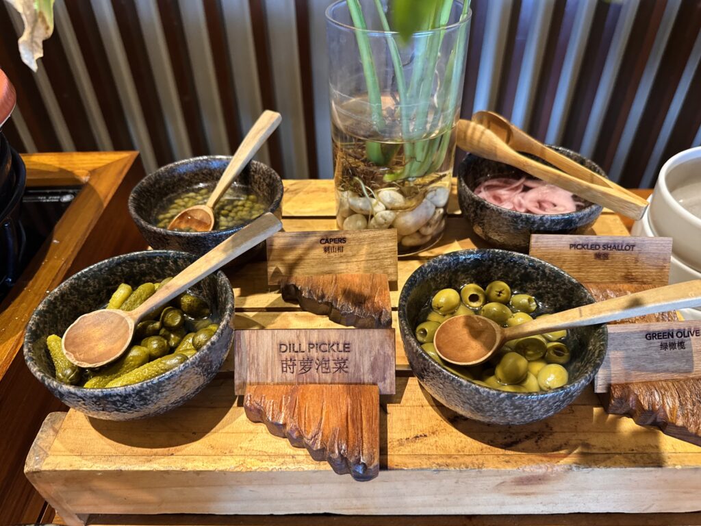 コンラッド コ サムイ 朝食 コールドミールのトッピング