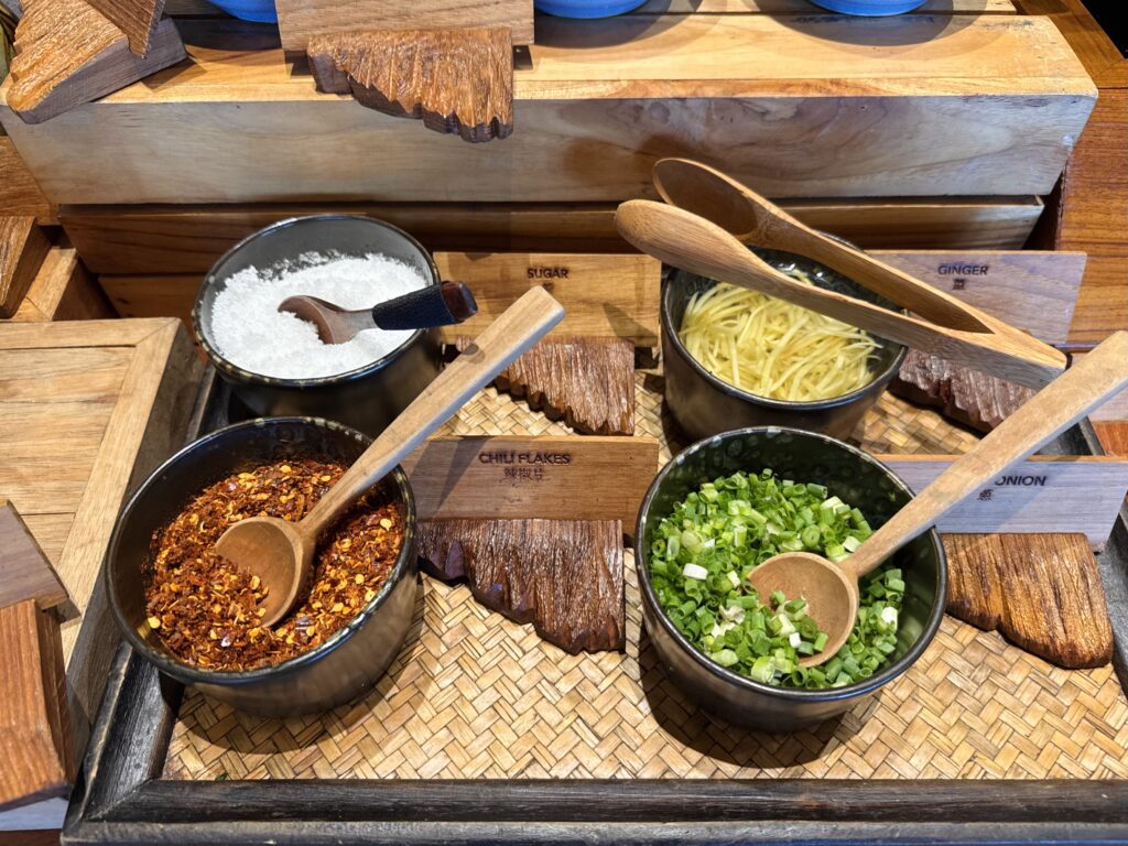 コンラッド コ サムイ 朝食 お粥のトッピング