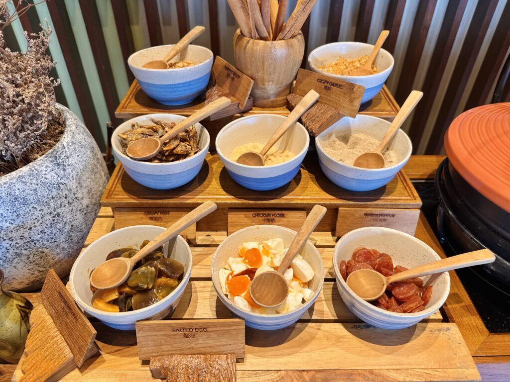 コンラッド コ サムイ 朝食 お粥のトッピング