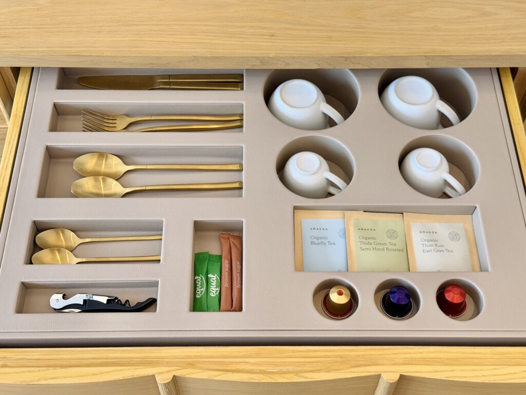 マラスカサムイ(SLH)ミニバーの様子