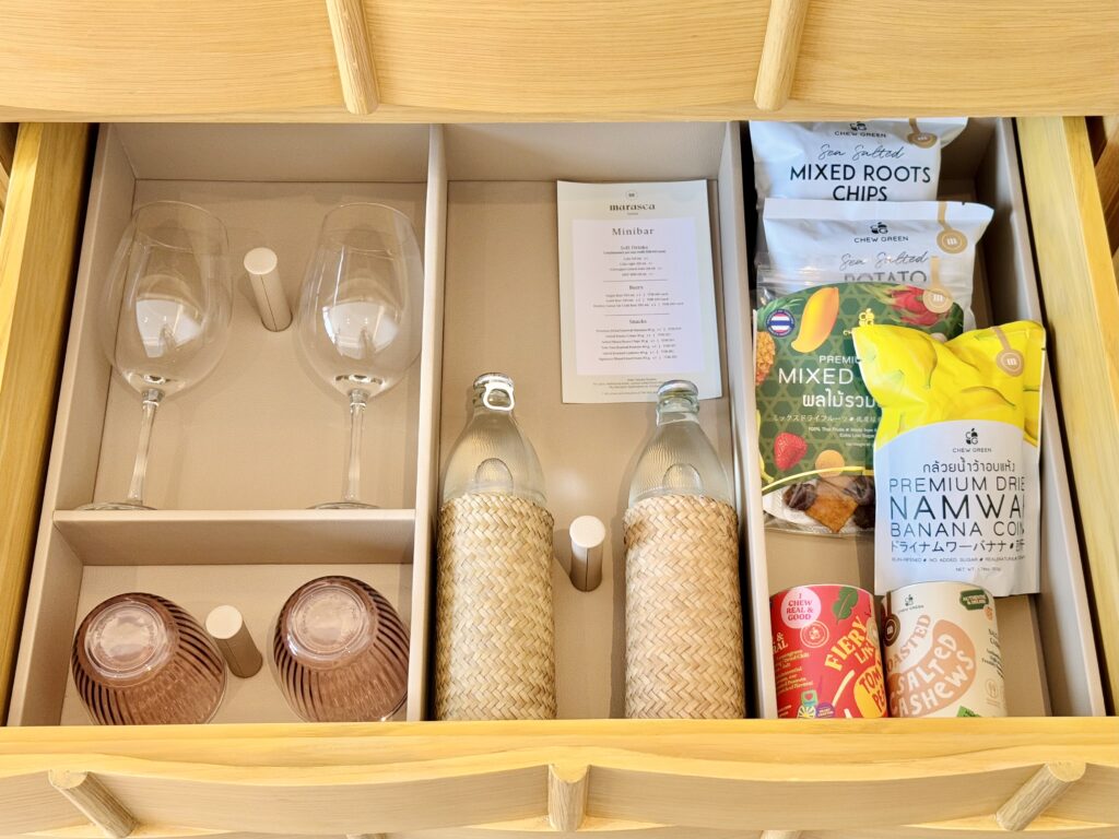 マラスカサムイ（SLH）ミニバーの様子