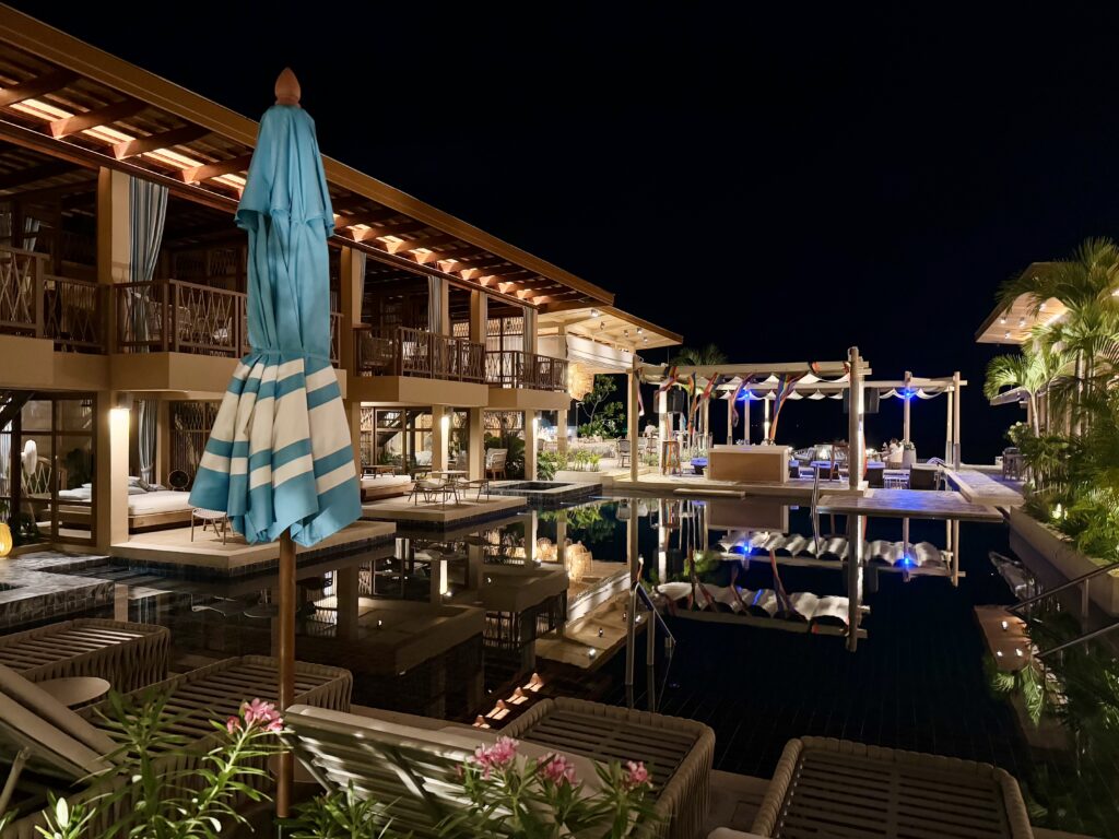 マラスカサムイ ビーチクラブ「CABANAS（カバナス）」