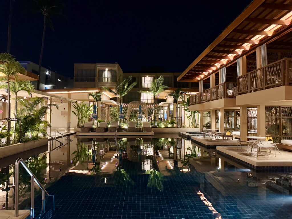 マラスカサムイ ビーチクラブ「CABANAS（カバナス）」