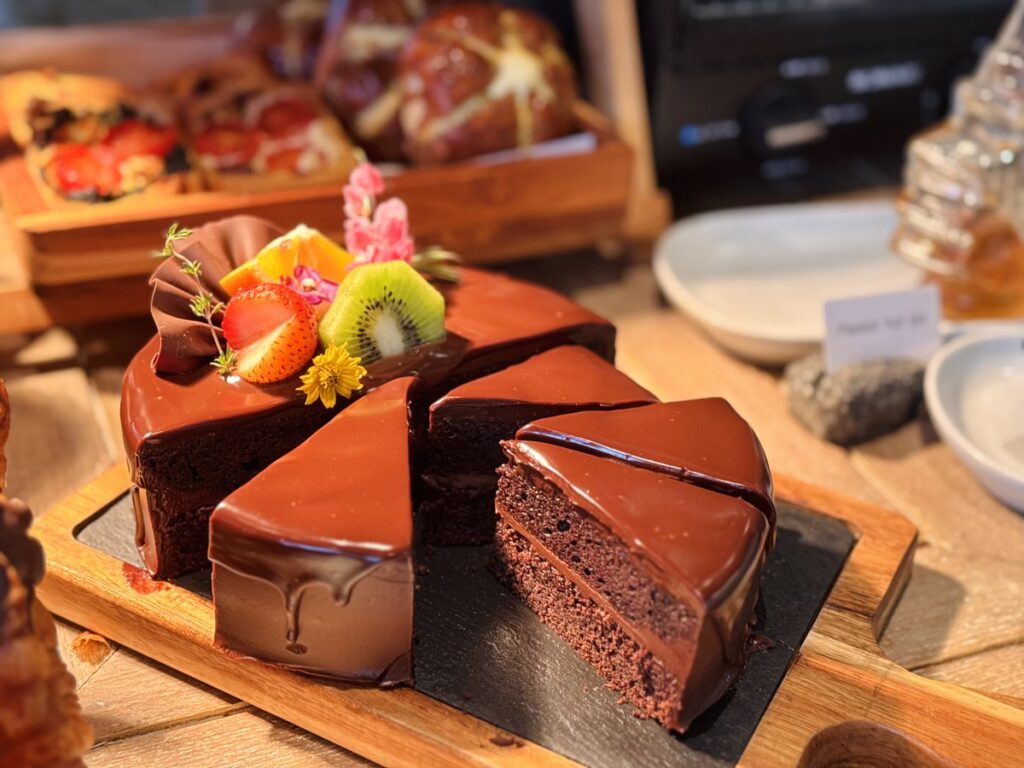 ケープファーンホテル 朝食 美味しそうなケーキ