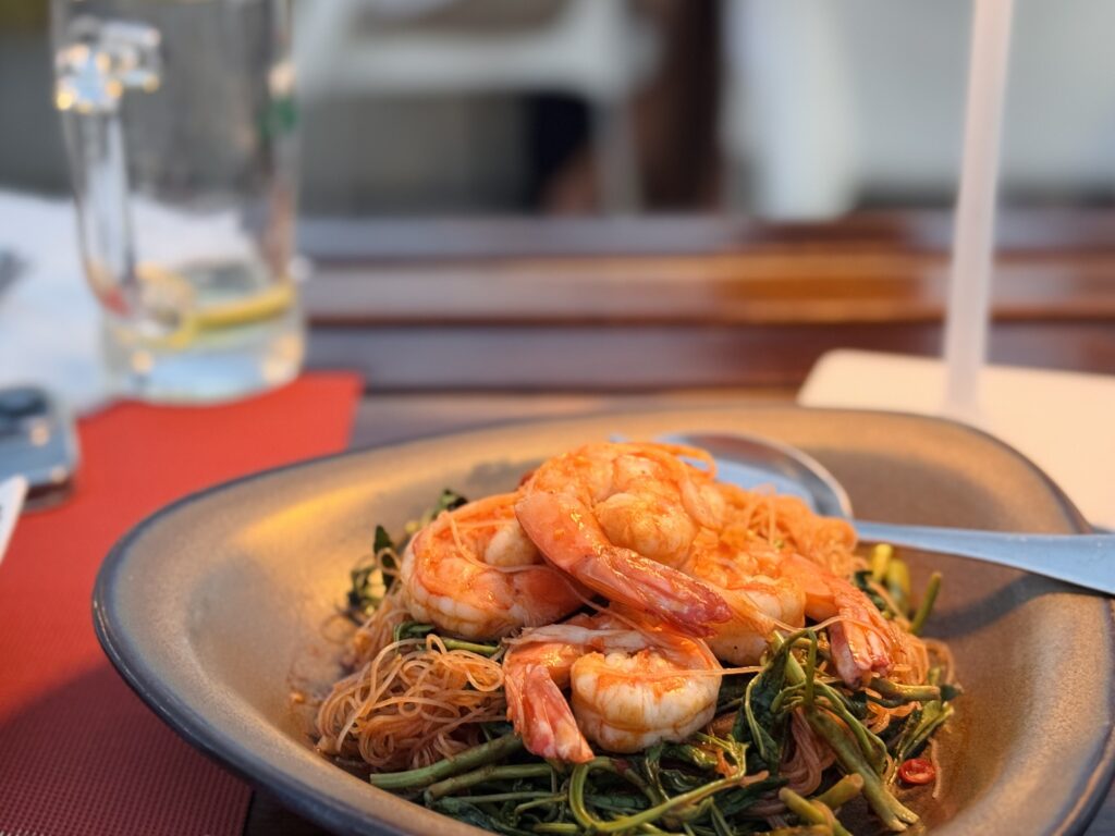 Chom Arun（チョムアルン）のエビの炒め麺