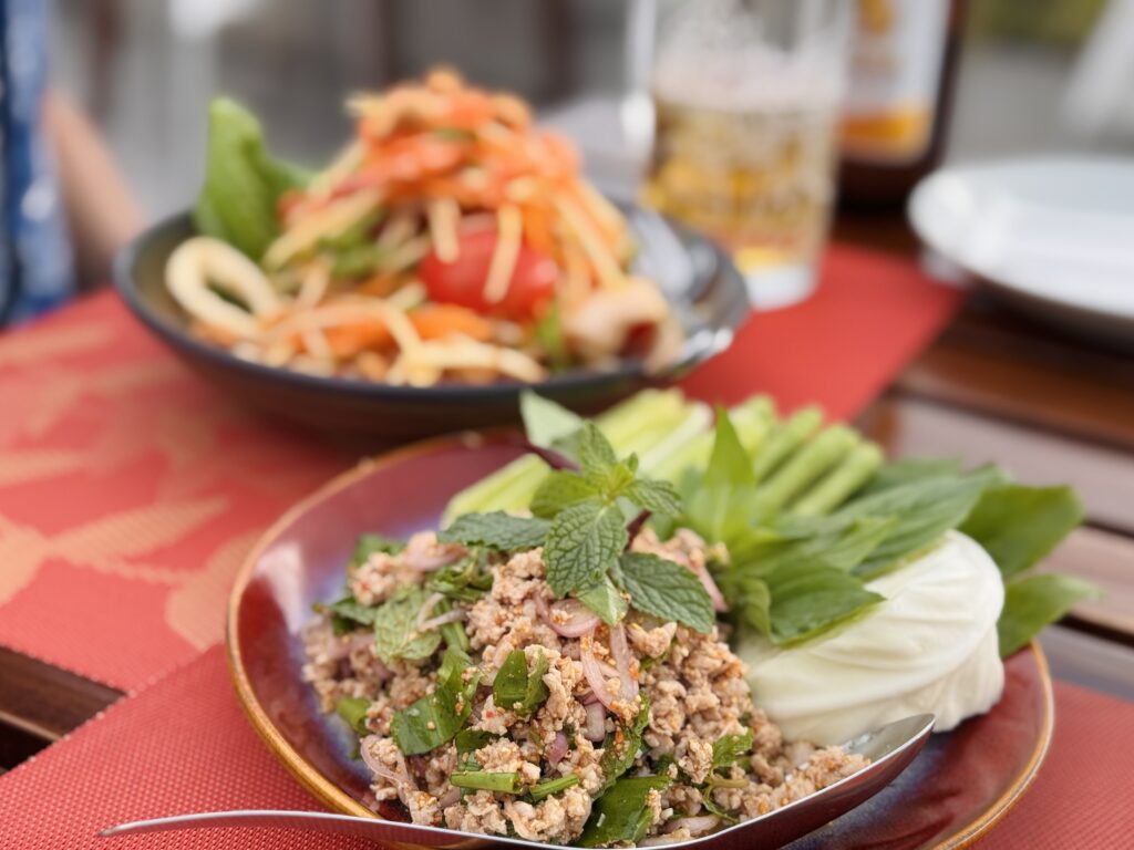 Chom Arun（チョムアルン）のラープムー