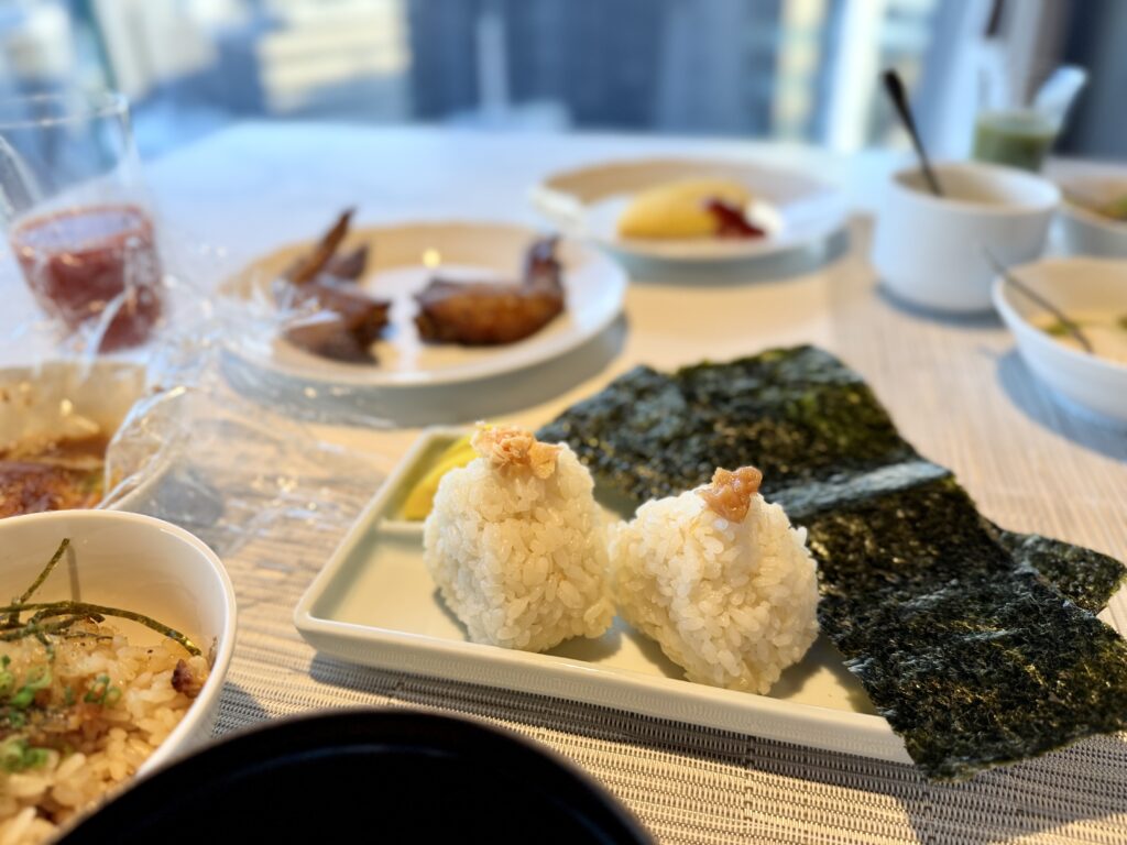 名古屋観光ホテル エスパシオラウンジの朝食 握りたてのおにぎり
