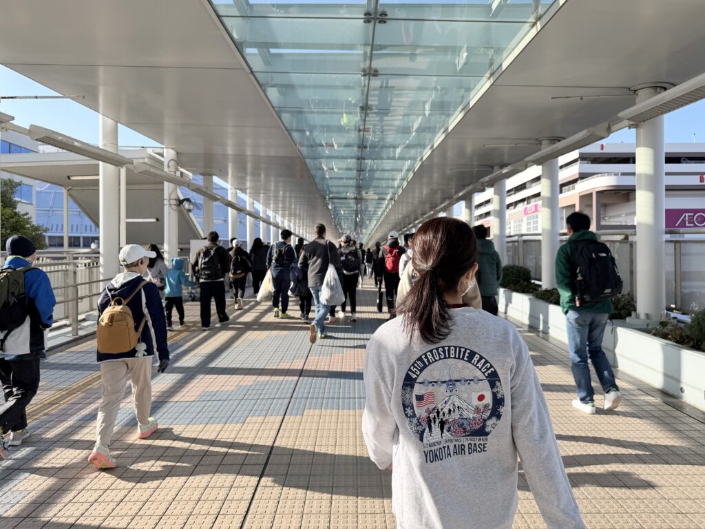 名古屋シティマラソン当日の地下鉄駅からバンテリンドームへ