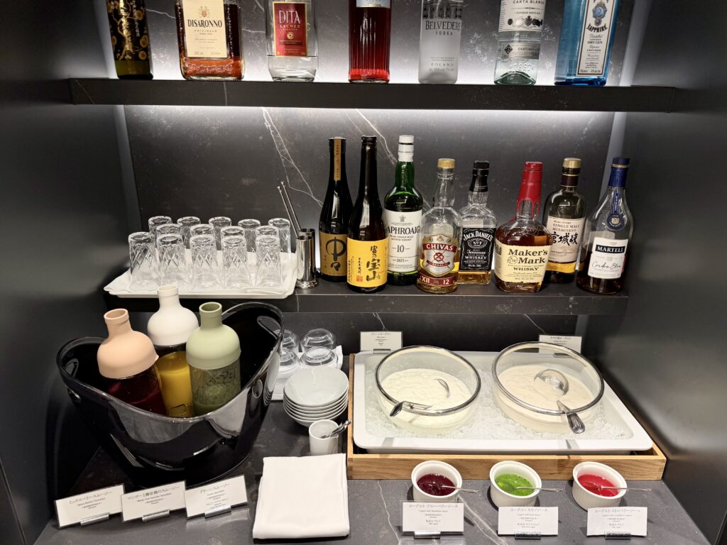 名古屋観光ホテル エスパシオラウンジ 朝食から飲めるお酒とスムージーやヨーグルト