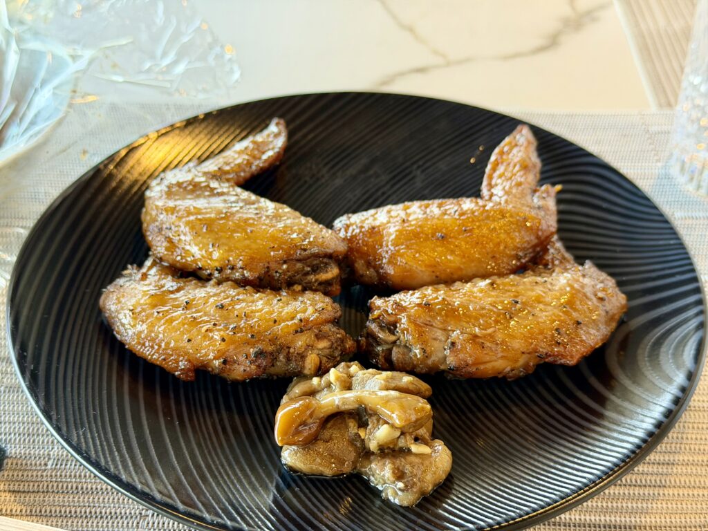 名古屋観光ホテル エスパシオラウンジ 朝食で食べた手羽先