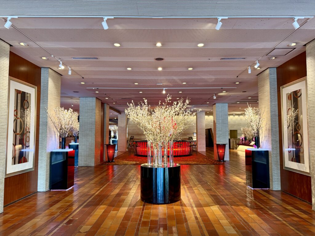 名古屋観光ホテル 1階ロビーのモニュメント