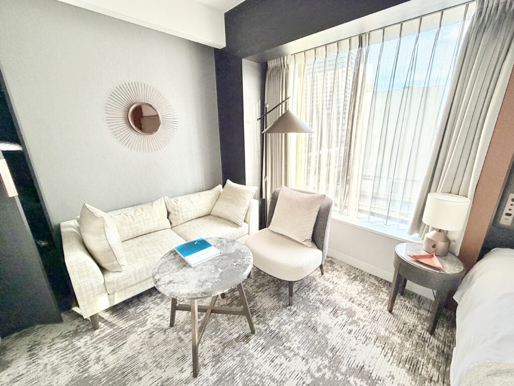 名古屋観光ホテル エスパシオ(SLH)客室 窓側ソファ