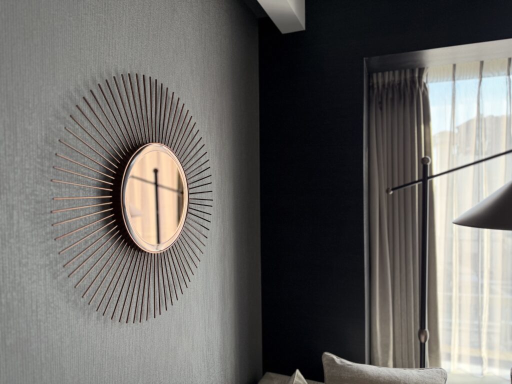 名古屋観光ホテル エスパシオ(SLH)客室 壁の飾り鏡