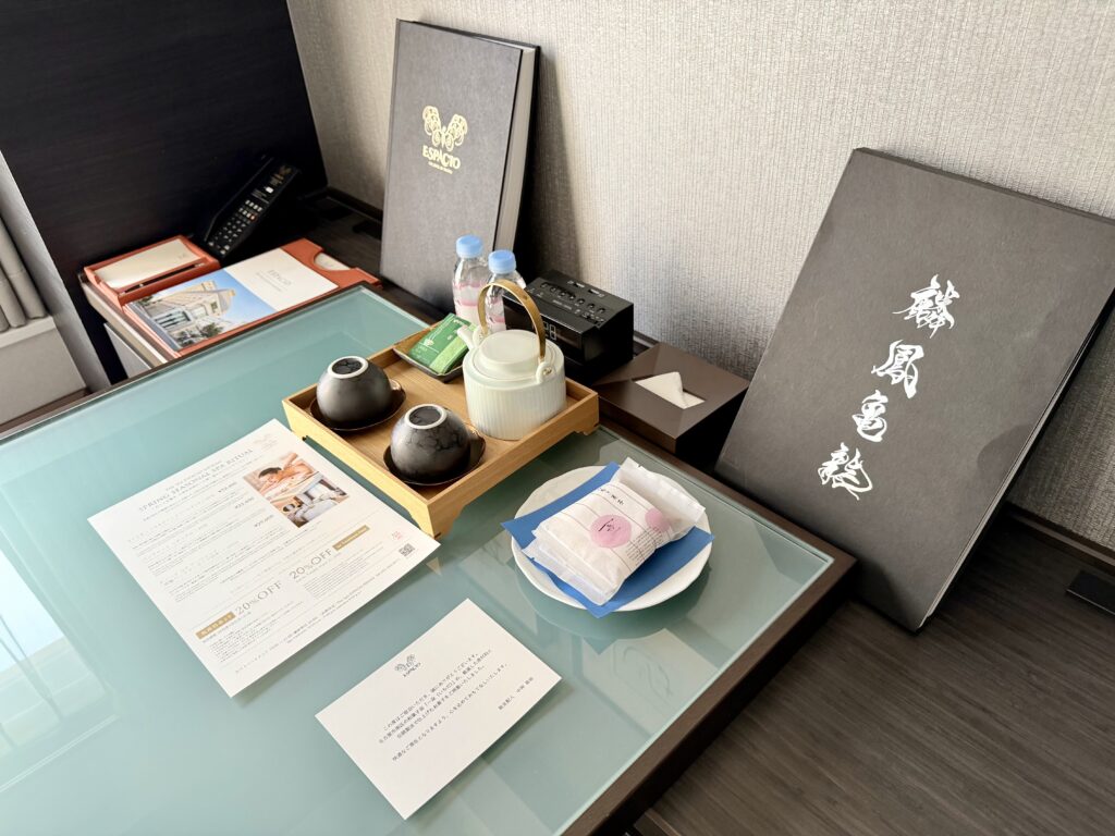 名古屋観光ホテル エスパシオ(SLH)客室 テーブルに置かれていたもの