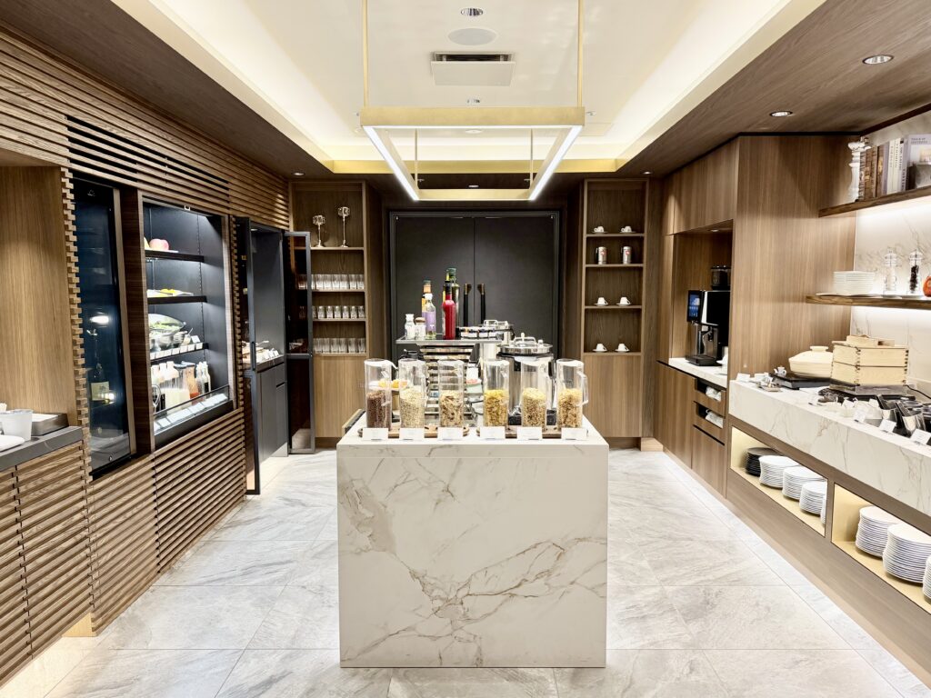 名古屋観光ホテル エスパシオラウンジ ブッフェ台の様子