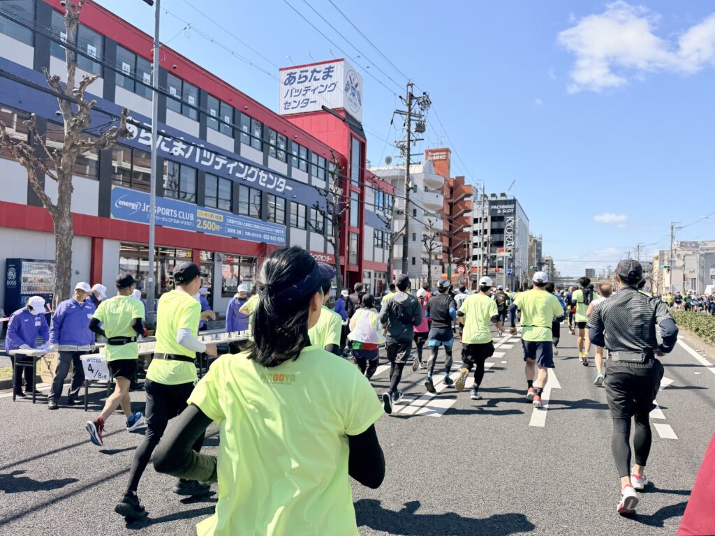 名古屋シティハーフマラソン 新瑞橋の交差点を右折