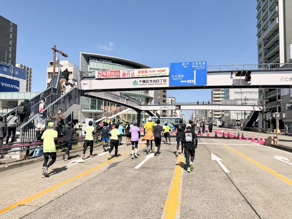 名古屋シティハーフマラソン 内山町交差点を左折