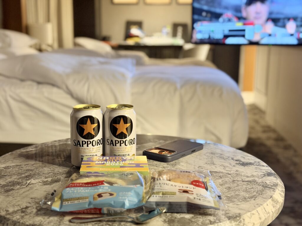 名古屋観光ホテル 客室のソファで部屋飲み