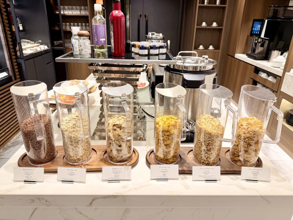 名古屋観光ホテル エスパシオラウンジ 朝食 フレークやグラノーラ