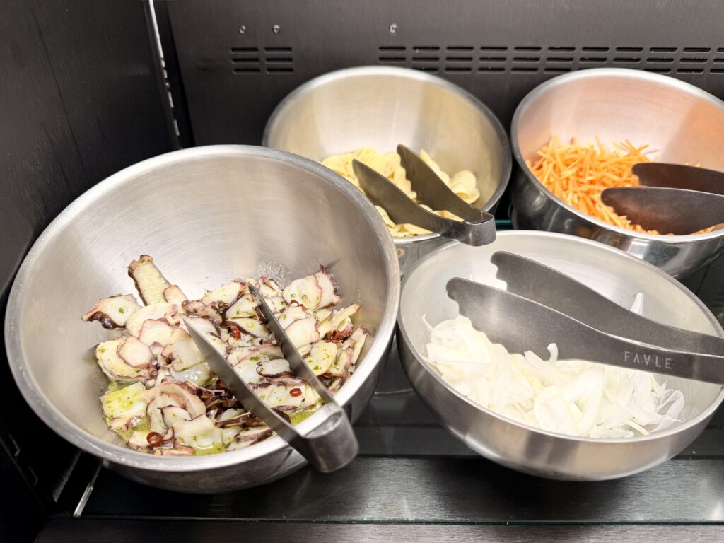 名古屋観光ホテル エスパシオラウンジ 朝食サラダコーナー