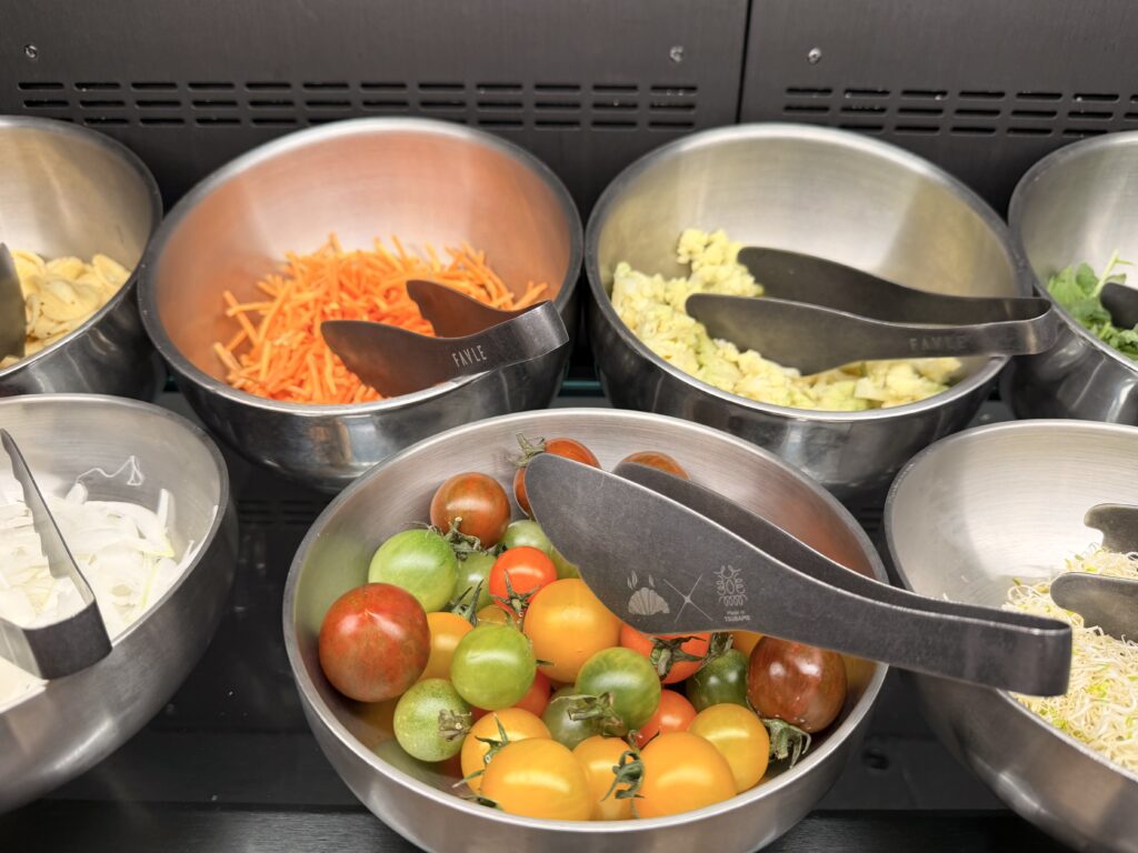 名古屋観光ホテル エスパシオラウンジ 朝食サラダコーナー