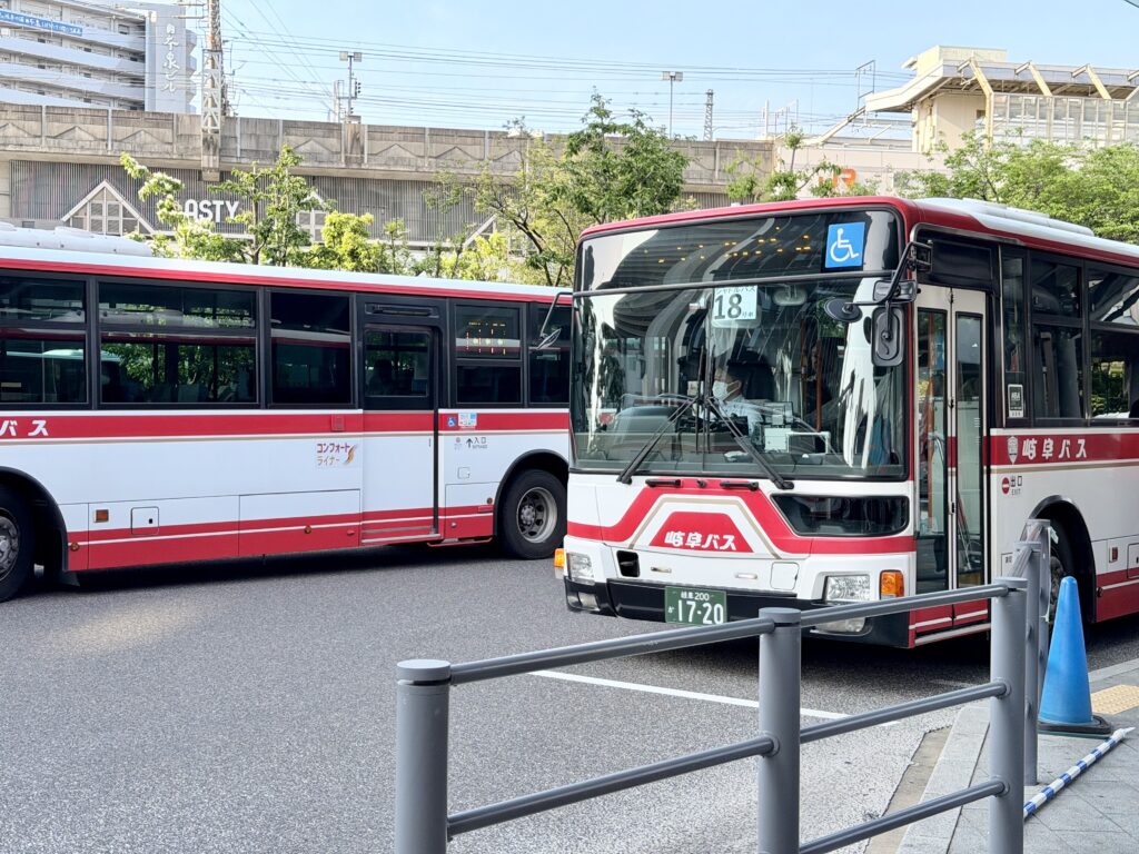 ぎふ清流ハーフマラソン 会場へ向かうシャトルバス
