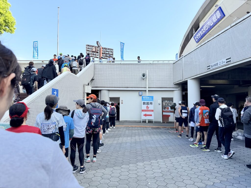ぎふ清流ハーフマラソン トイレの列