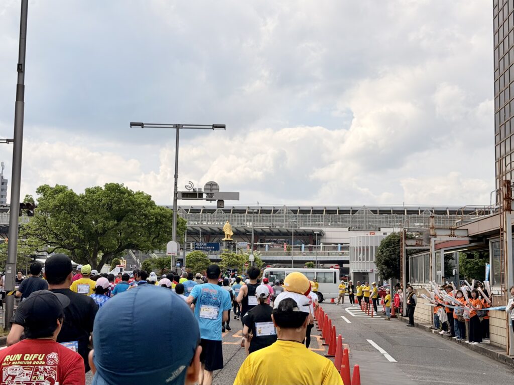 ぎふ清流ハーフマラソン 岐阜駅へ向かう市街地エリアの様子